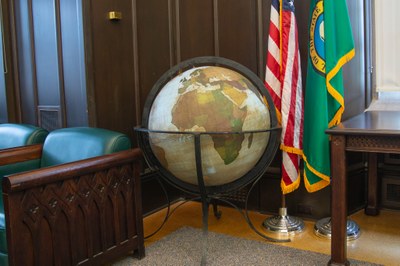 Smith_globe_flags