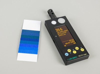 Light meter and blue wool card