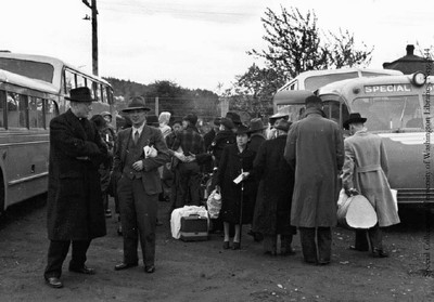 Waiting for the bus, UW544